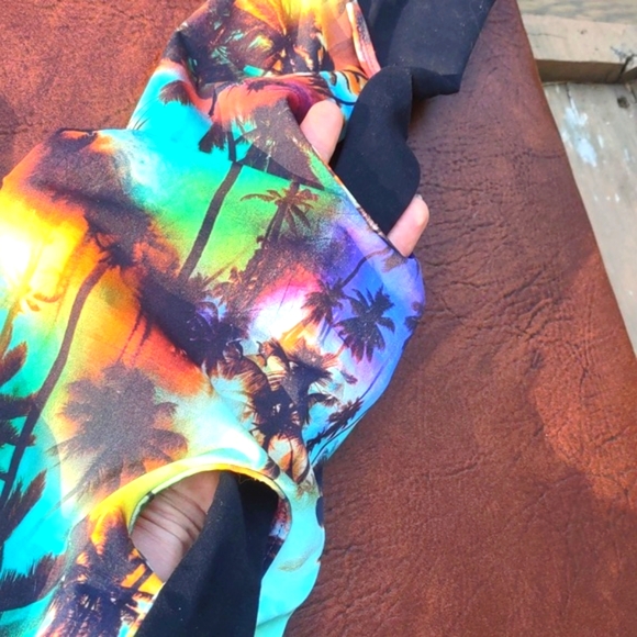 "Vibe" brand. Made in Brazil. Two piece workout set. Size M. - Picture 12 of 13